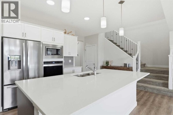 Kitchen - 15 Lawrence Green Se, Airdrie, AB T4A3M9 Photo 5