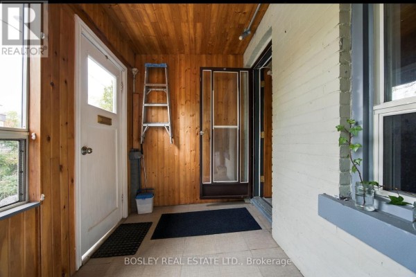Kitchen - 15 Lumbervale Avenue, Toronto, ON M6H1C7 Photo 3