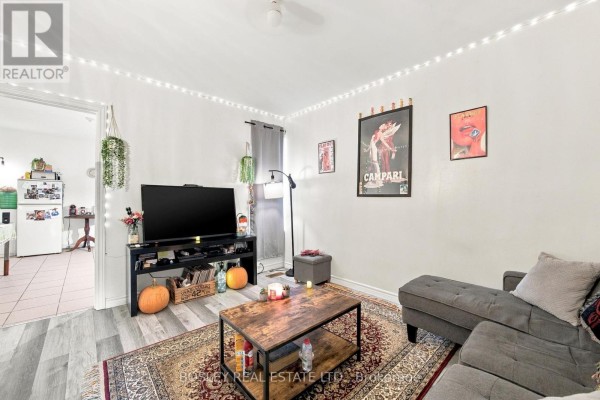 Bedroom - 15 Lumbervale Avenue, Toronto, ON M6H1C7 Photo 5
