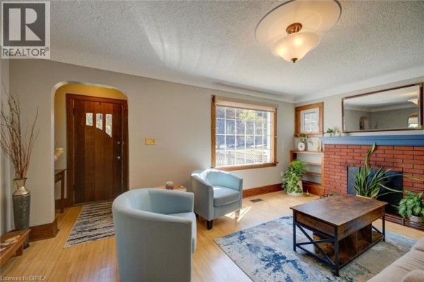 Primary Bedroom - 15 Lyndsay Street, Brantford, ON N3T2C6 Photo 3