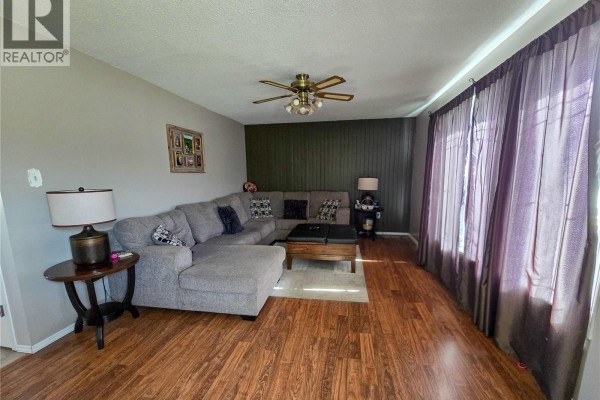 Living room - 15 Mackenzie Drive, Yorkton, SK S3N3M6 Photo 2