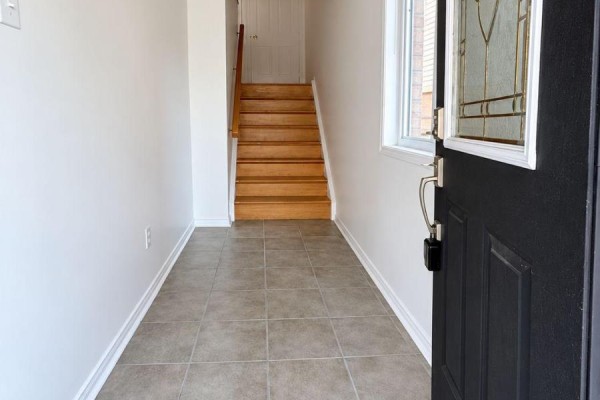 Family room - 15 Mcgonigal Lane, Ajax, ON L1T4H1 Photo 4