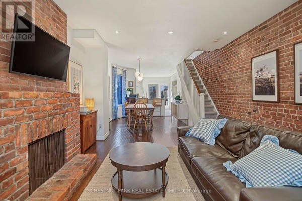15 Millbrook Crescent, Toronto, ON M4K1H2 Photo 4