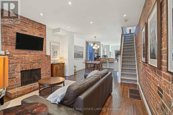 15 Millbrook Crescent, Toronto, ON M4K1H2 Photo 5