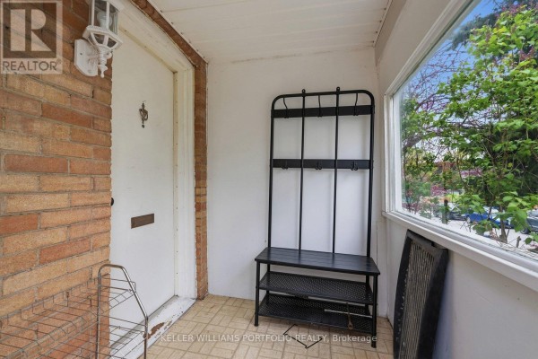 15 Myrtle Avenue, Toronto, ON M4M2A3 Photo 4