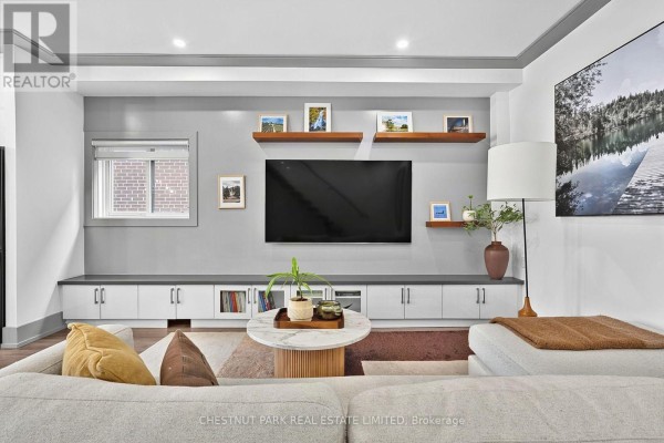 Primary Bedroom - 15 Nineteenth Street, Toronto, ON M8V3L4 Photo 4