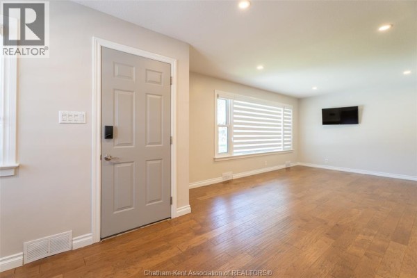 4pc Bathroom - 15 O'brien Drive, Chatham, ON N7M2E5 Photo 3