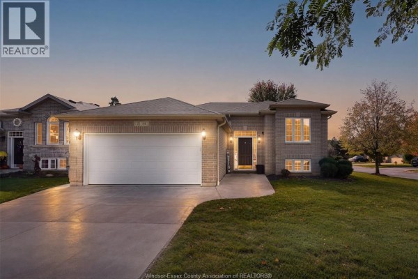15 Oak Park Crescent, Kingsville