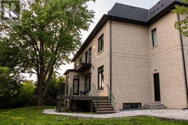 Family room - 15 Orlon Crescent, Richmond Hill, ON L4C6S2 Photo 2