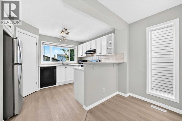 Dining room - 15 Prestwick Place Se, Calgary, AB T2Z4P4 Photo 2