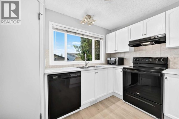 Kitchen - 15 Prestwick Place Se, Calgary, AB T2Z4P4 Photo 3