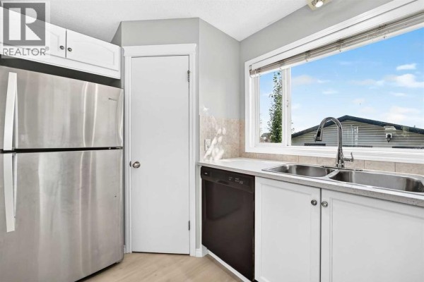 Primary Bedroom - 15 Prestwick Place Se, Calgary, AB T2Z4P4 Photo 5