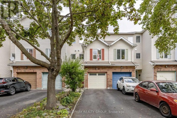 Living room - 15 Provender Avenue, Ottawa, ON K1K4N3 Photo 3