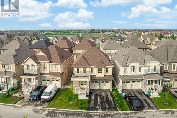 Family room - 15 Puffin Crescent, Brampton, ON L6R4C4 Photo 3