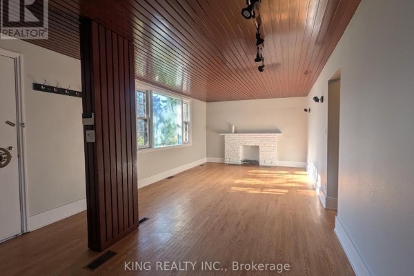 Kitchen - 15 Roxaline Street, Toronto, ON M9P2Y6 Photo 2