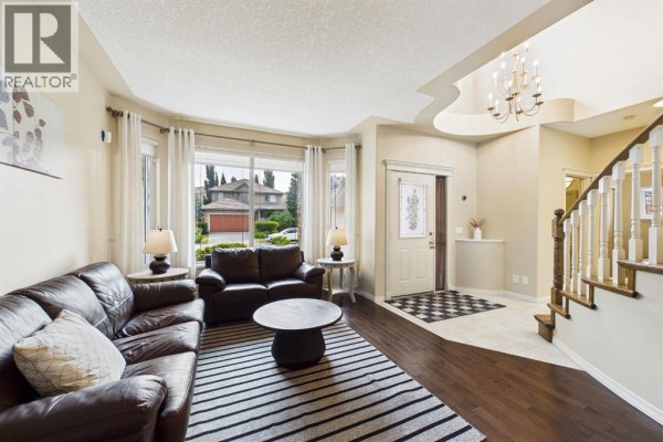 Foyer - 15 Royal Crest Terrace Nw, Calgary, AB T3G4M3 Photo 5