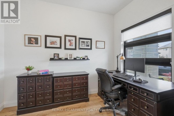 Laundry room - 15 Saint Anthony Place, Hamilton, ON L9C0E4 Photo 5