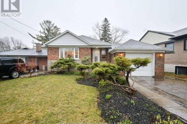 15 Saunders Road, Toronto