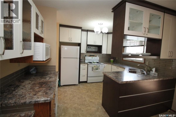 Dining room - 15 Schwager Crescent, Saskatoon, SK S7H5C1 Photo 3
