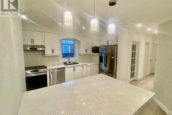 15 Shandara Crescent, Toronto, ON M1R1G1 Photo 4