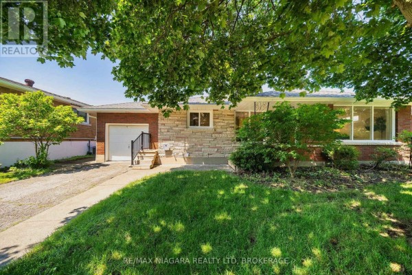 Bathroom - 15 Springbank Drive, St  Catharines, ON L2S2K1 Photo 4