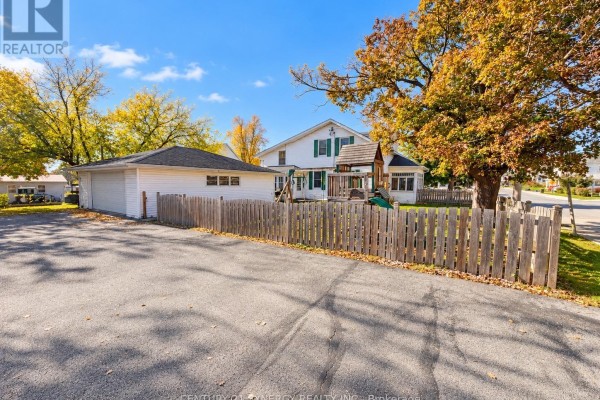 Kitchen - 15 Strathcona Street, Smiths Falls, ON K7A1V7 Photo 5