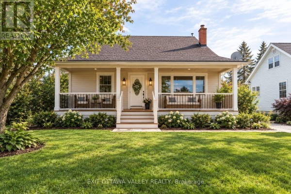 15 Troyes Street, Deep River, ON K0J1P0 Photo 2