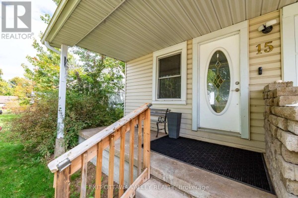 15 Troyes Street, Deep River, ON K0J1P0 Photo 3