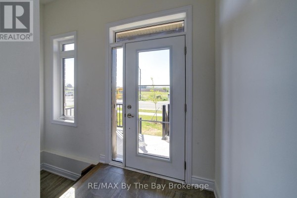 Family room - 15 Union Boulevard, Wasaga Beach, ON L9Z0M6 Photo 4