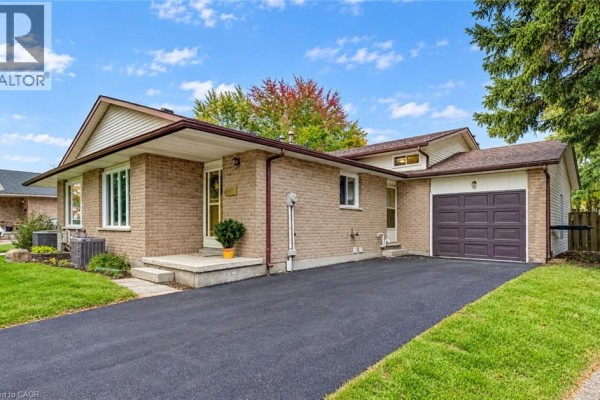 Recreation room - 15 Uxbridge Crescent, Kitchener, ON N2E2S2 Photo 2