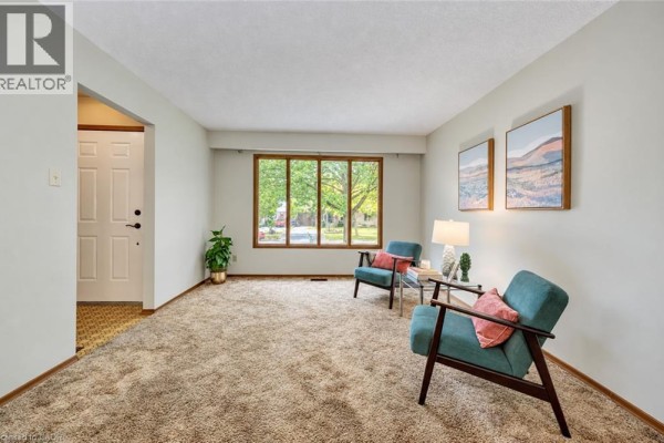 Family room - 15 Uxbridge Crescent, Kitchener, ON N2E2S2 Photo 5