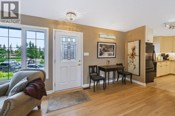 Eat in kitchen - 15 Wellington Place Sw, Calgary, AB T3C2C2 Photo 2