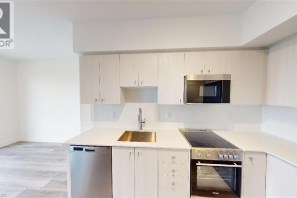 3pc Bathroom - 15 Wellington Street S Unit# 1704, Kitchener, ON N2G0E4 Photo 5