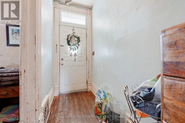 Kitchen - 15 West Street, Brampton, ON L6X1V6 Photo 2