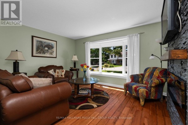 Living room - 15 Wilde Place, Barrie, ON L4N4W6 Photo 4