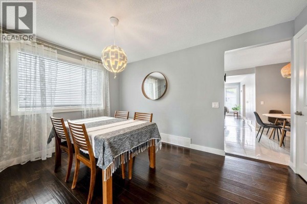 Kitchen - 15 Woodmont Green Sw, Calgary, AB T2W4Z3 Photo 5