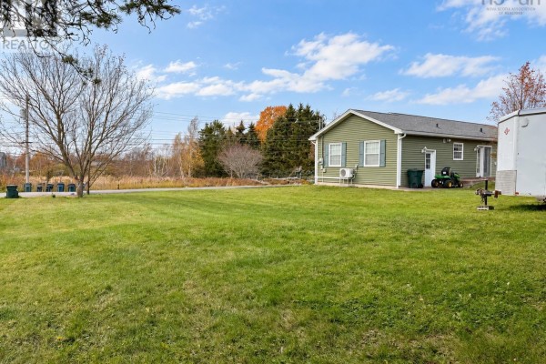 Primary Bedroom - 15/19 Brownell Avenue, Amherst, NS B4H1Z8 Photo 5