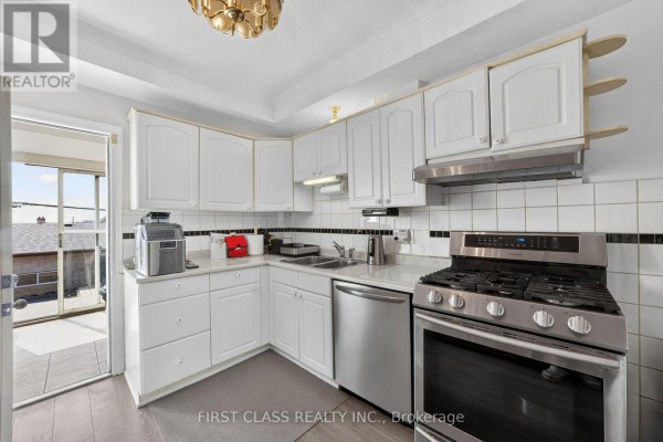 Primary Bedroom - 150 Caledonia Road, Toronto, ON M6E4S7 Photo 4