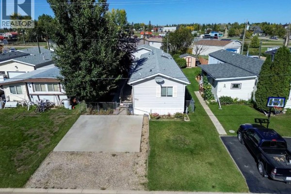Living room - 150 Devilder Avenue, Trochu, AB T0M2C0 Photo 2