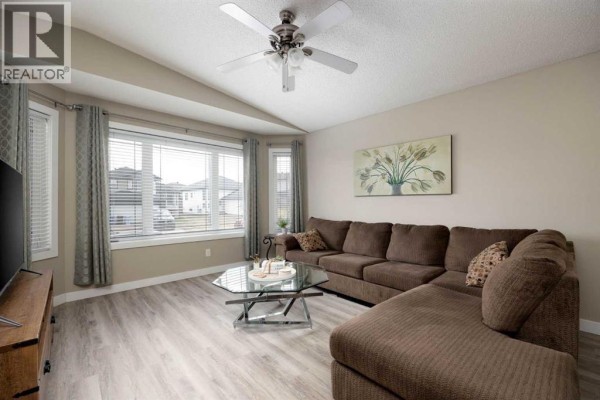 150 Pacific Crescent, Fort Mcmurray, AB, photo 2