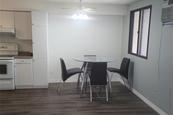 Eating area - 150 Park Street West Unit# 1402, Windsor, ON N9A7A2 Photo 5