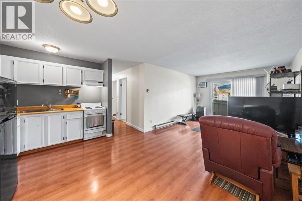 Dining room - 150 Skaha Place Unit# 408, Penticton, BC V2A7K1 Photo 5