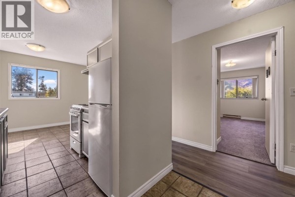 Den - 150 Skaha Place Unit# 413, Penticton, BC V2A7K1 Photo 4