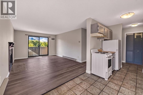 Living room - 150 Skaha Place Unit# 413, Penticton, BC V2A7K1 Photo 5