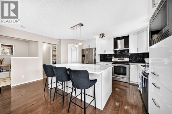 Bedroom - 150 Springmere Drive, Chestermere, AB T1X1V9 Photo 5