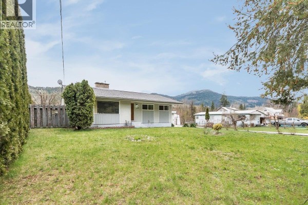 Workshop - 1500 3b Hwy, Fruitvale, BC V0G1L1 Photo 4