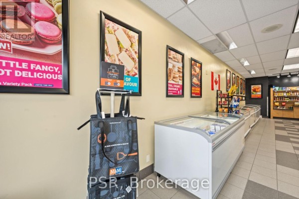 15005 Yonge Street, Aurora, ON, photo 3