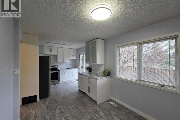 2pc Bathroom - 1501, 9803 24 Street Sw, Calgary, AB T2V1S5 Photo 5