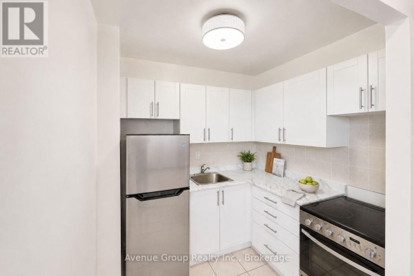 1501 - 120 Shelborne Avenue, Toronto, ON, photo 2