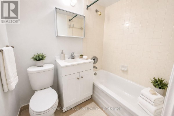 1501 - 120 Shelborne Avenue, Toronto, ON, photo 3